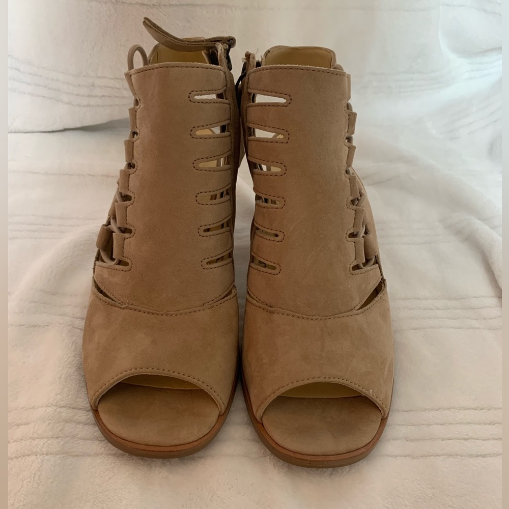 New-ish** Paul Green booties